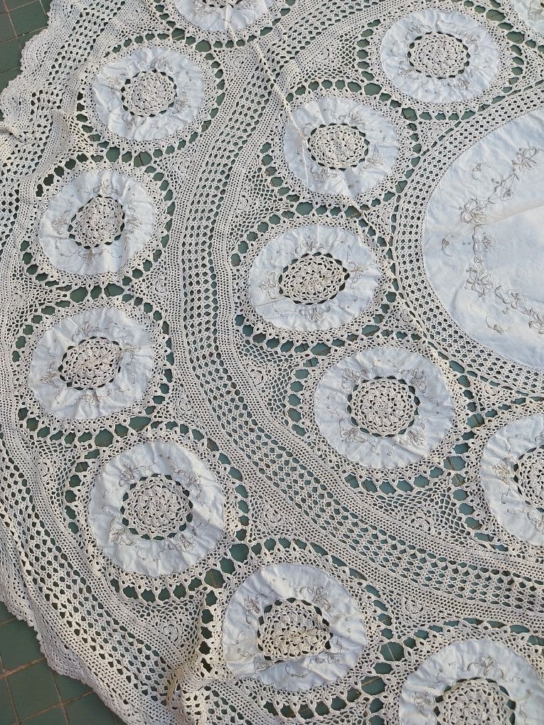 Toalha renda oval com 12 guardanapos
