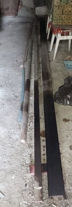 Швелер довжиною 3.5 метри ширина 10 см. Товщина 5 мм. З часів СРСР