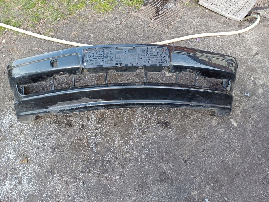 BMW 7 E38 Zderzak przód Przedni