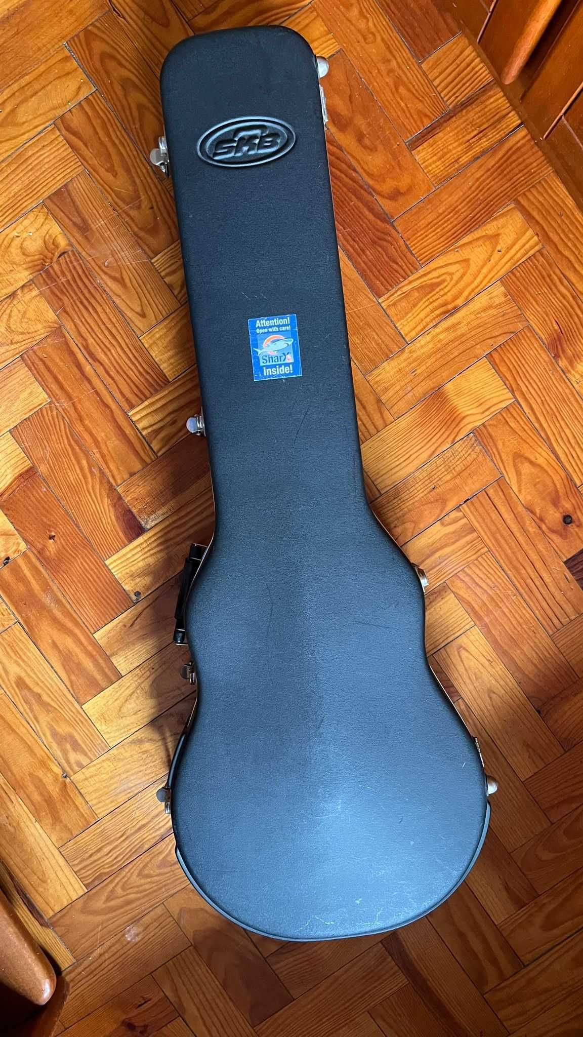 Guitarra elétrica Brian Moore