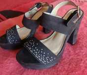 Sandalias pretas nr 35