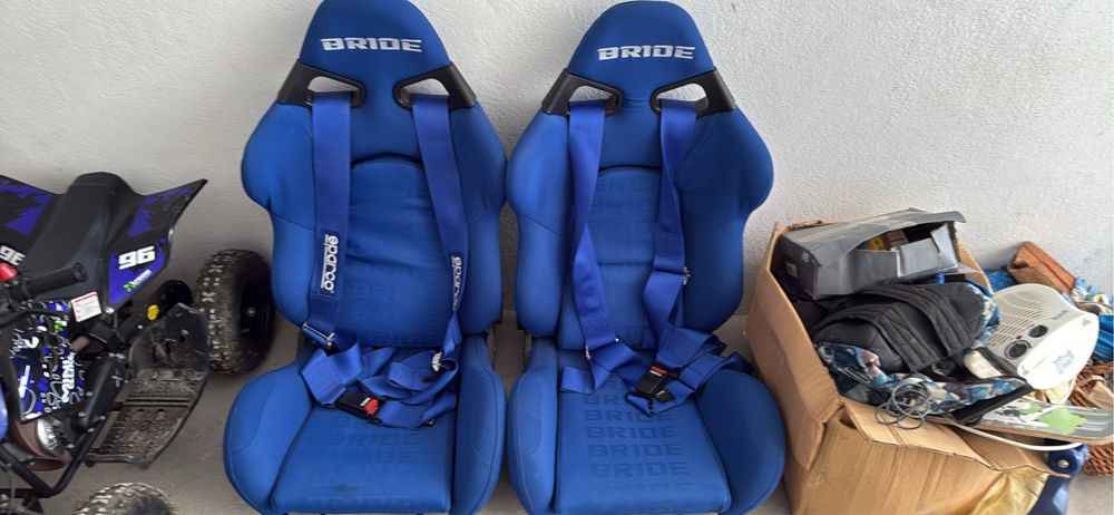 Vendo bancos bride com cintos