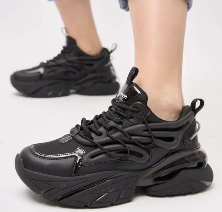 Кросівки жіночі Lonza розмір 36