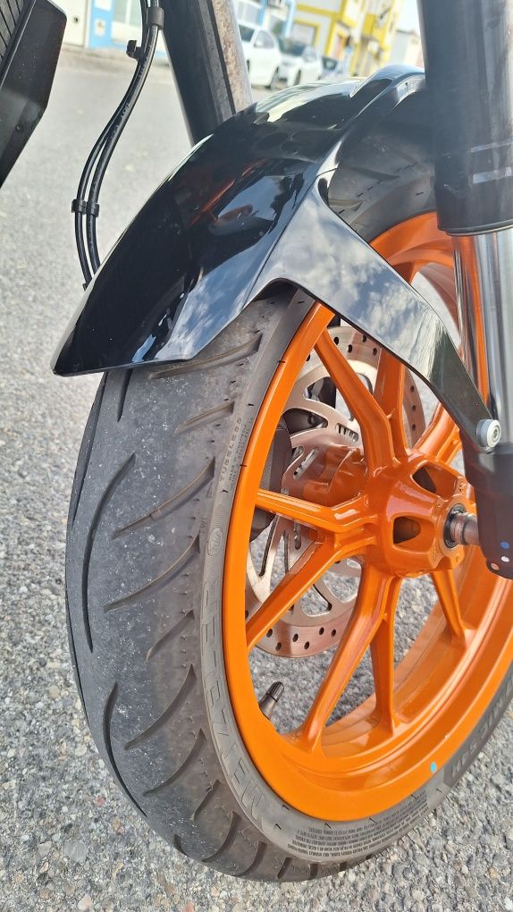 Ktm Duke 390 de 2016 muito estimada.