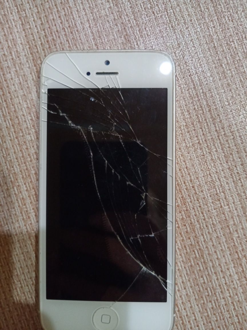 iPhone 5  на запчасти мобильный телефон