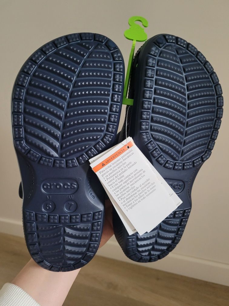 Chodaki Crocs granatowe