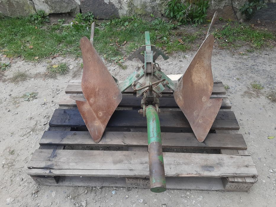 Ciągniczek jednoosiowy pług obrotowy agria holder goldoni glebogryzark