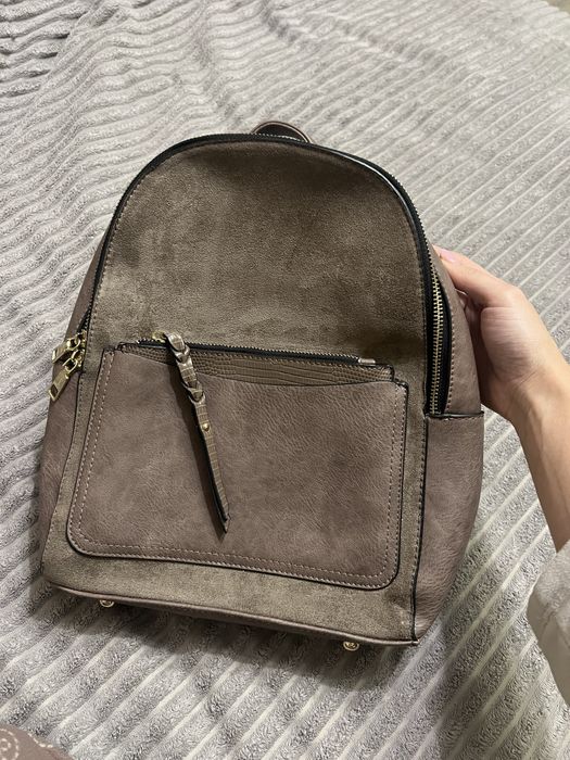 Рюкзак жіночий продається