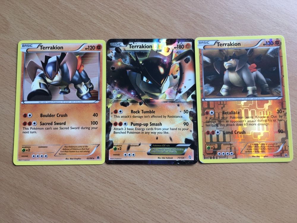 3 Cartas Pokémon Holográficas Raras (Terrakion).