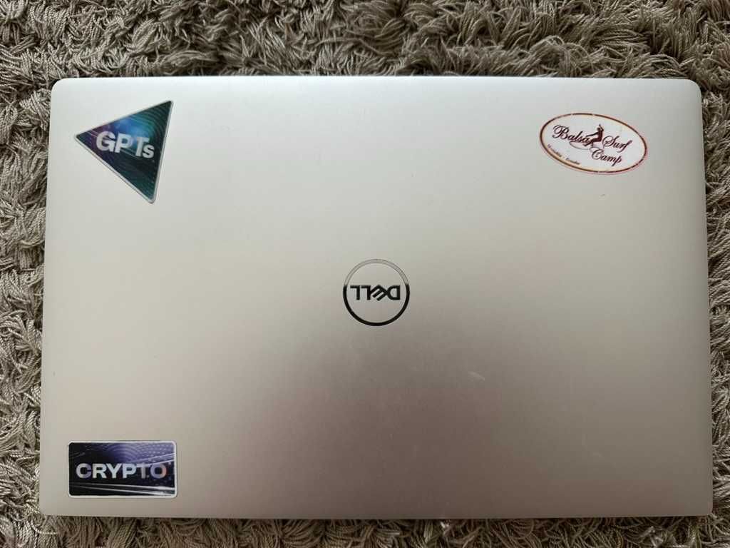 Dell XPS 13 7390 with touch display