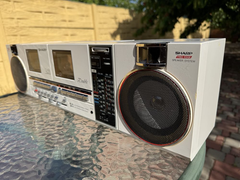 Продам магнитоллу Sharp QT 88