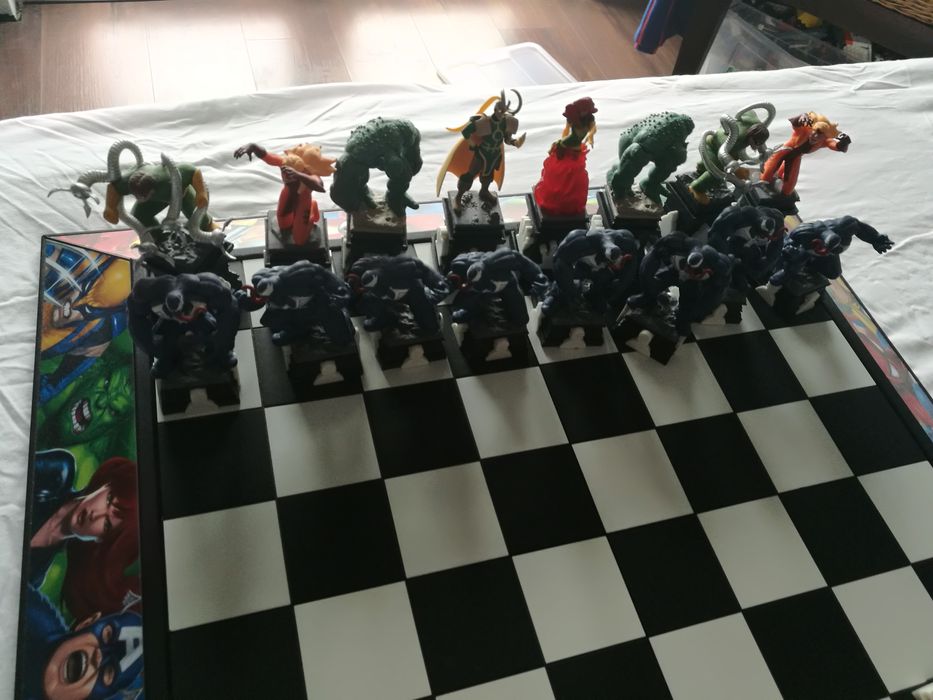 Jogo xadrex Marvel 2 equipas heros vs vilões