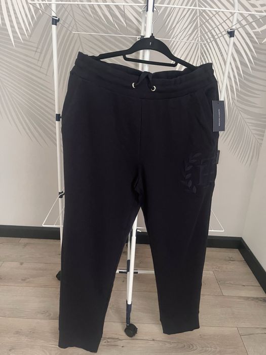 Продам  дуже гарний жіночий спортивний костюм