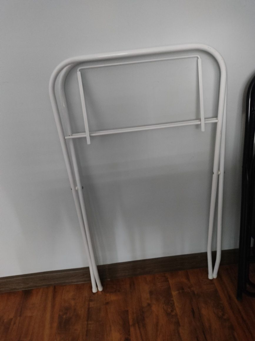 Stojak pod wanienkę niemowlęcą
