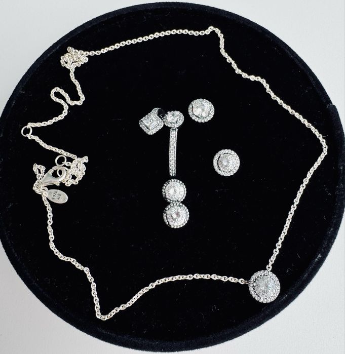 PANDORA. Каблучки, браслети, сережки, прикраси на шию.