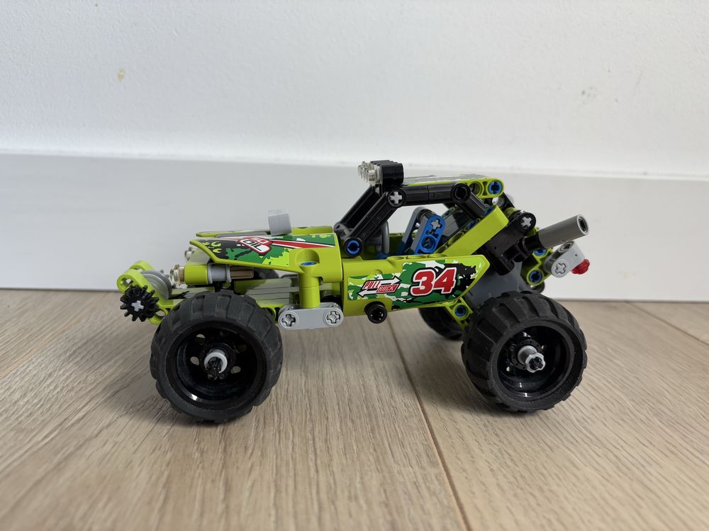 Lego technic pustynna wyscigówka (42027)
