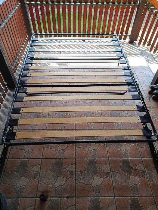 Łóżko polowe - wkład z rozkładanego tapczanu, sofy