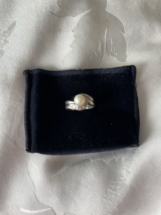 Срібна каблучка з перлиною