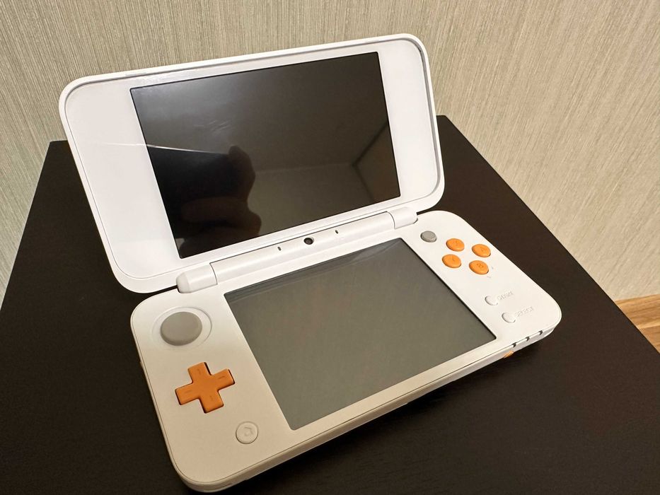 Продам Nintendo 2DS XL