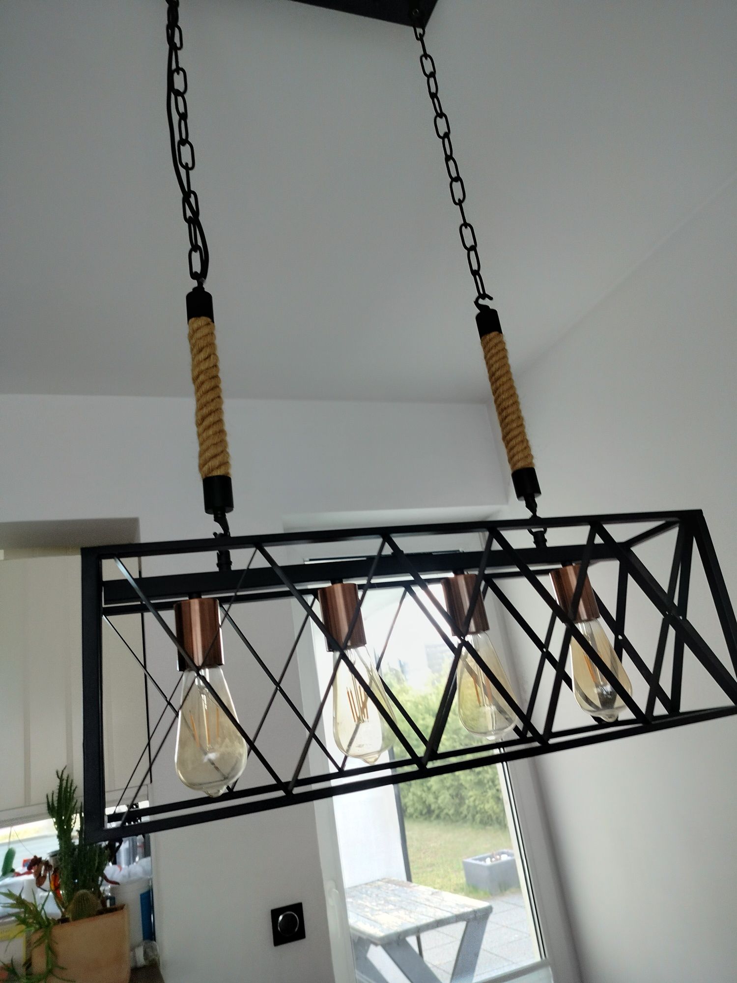 Czarna modna lampa rustykalna/ industralna