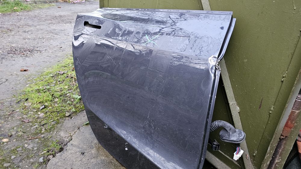 Дверка Tesla Model 3