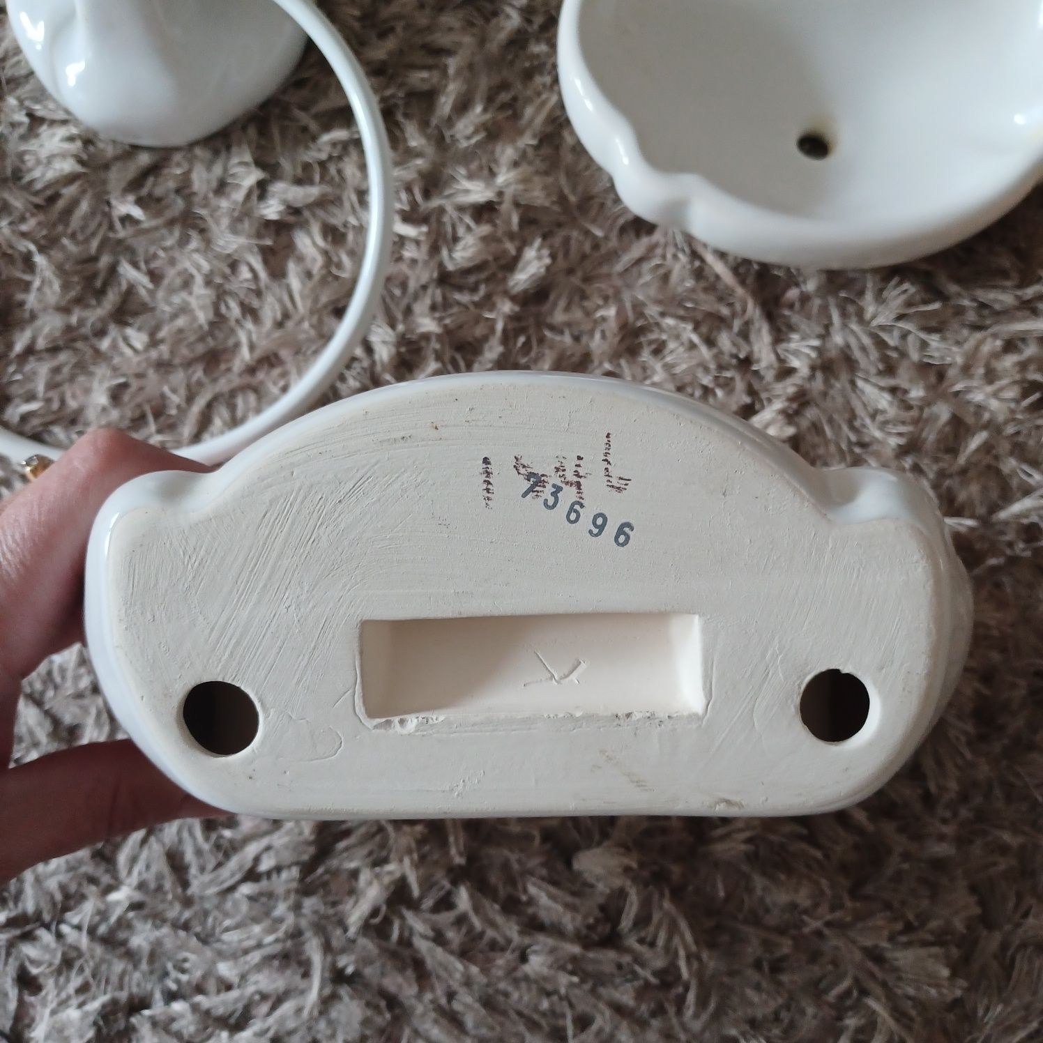 Zestaw starych ceramicznych angielskich akcesoriów łazienkowych