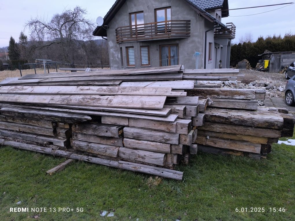 Bale z rozbiórki domu