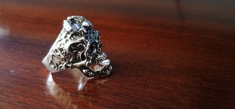 Anel Caveira ajustável