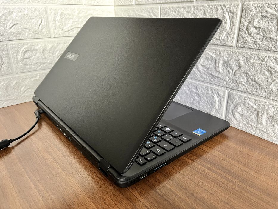 Ноутбук Acer Core i3 + SSD + игры + комплект