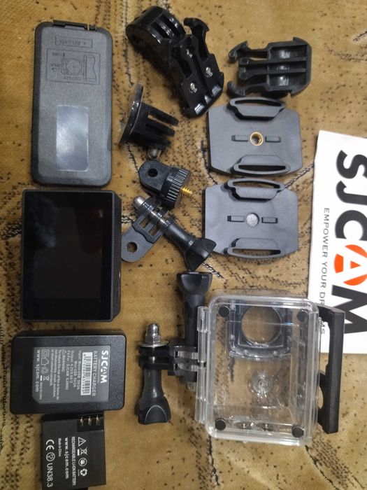 Экшн-видеокамера SJCAM SJ4000 WiFi 4K + доп. зарядка, аккумулятор