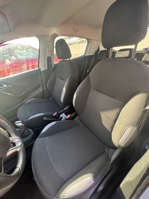 Peugeot 208 50mil KM reais