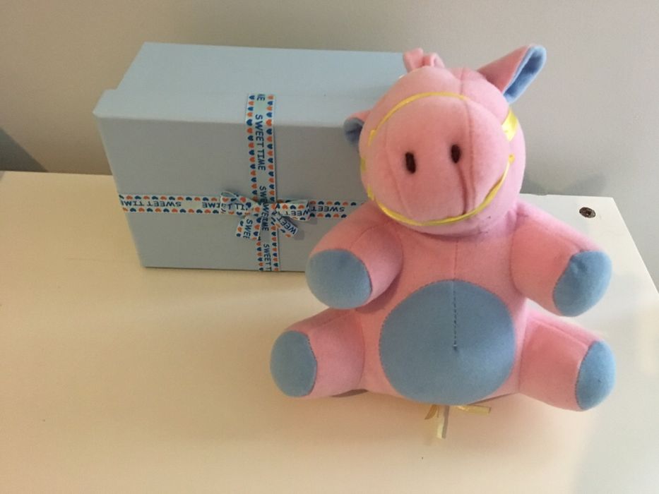 Peluche porquinho musical (com caixa de presente)