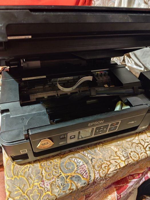 Продам принтер Epson XP-352 на запчастини або під ремонт