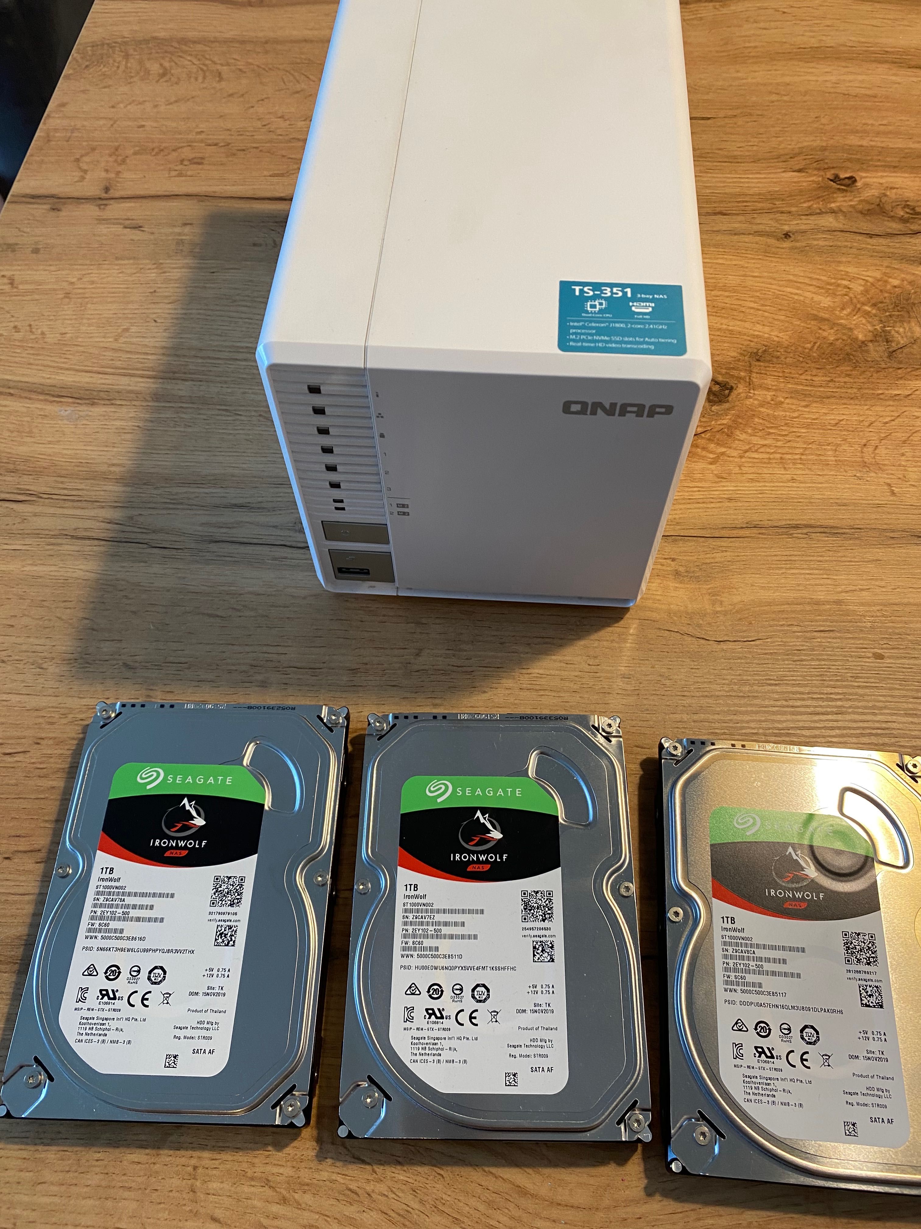 Qnap TS-351 plus 3 dyski 1 TB