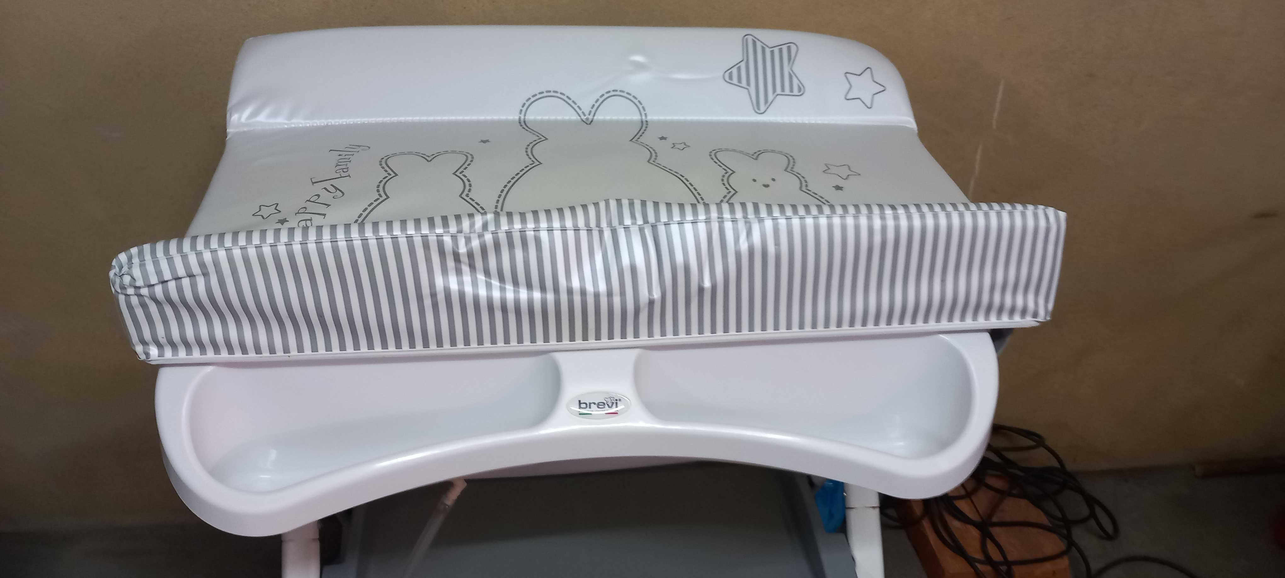 Banheira para bebé de pé com muda fralda