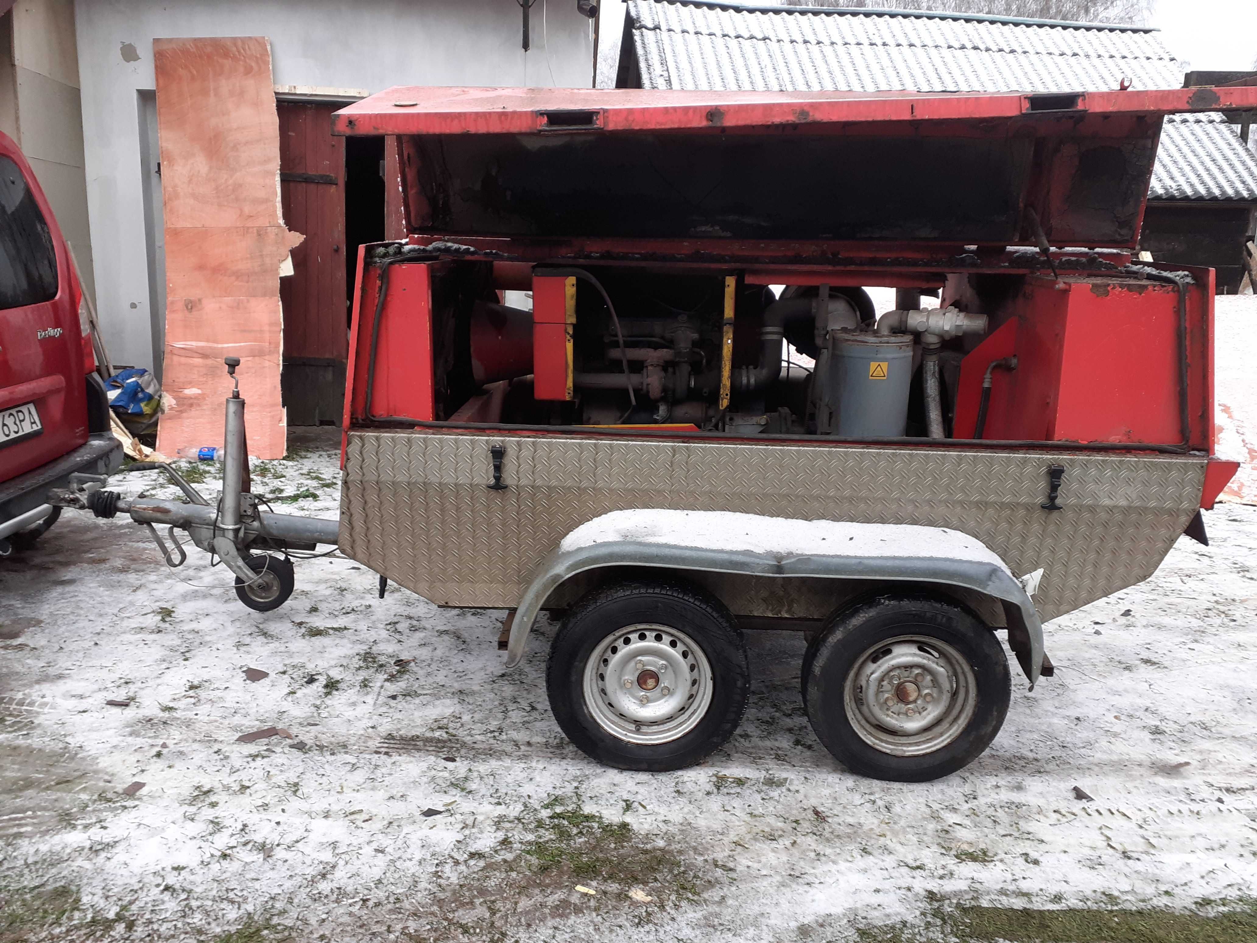 Sprężarka śrubowa Atlas copco xas 125 piaskaeka + chełm