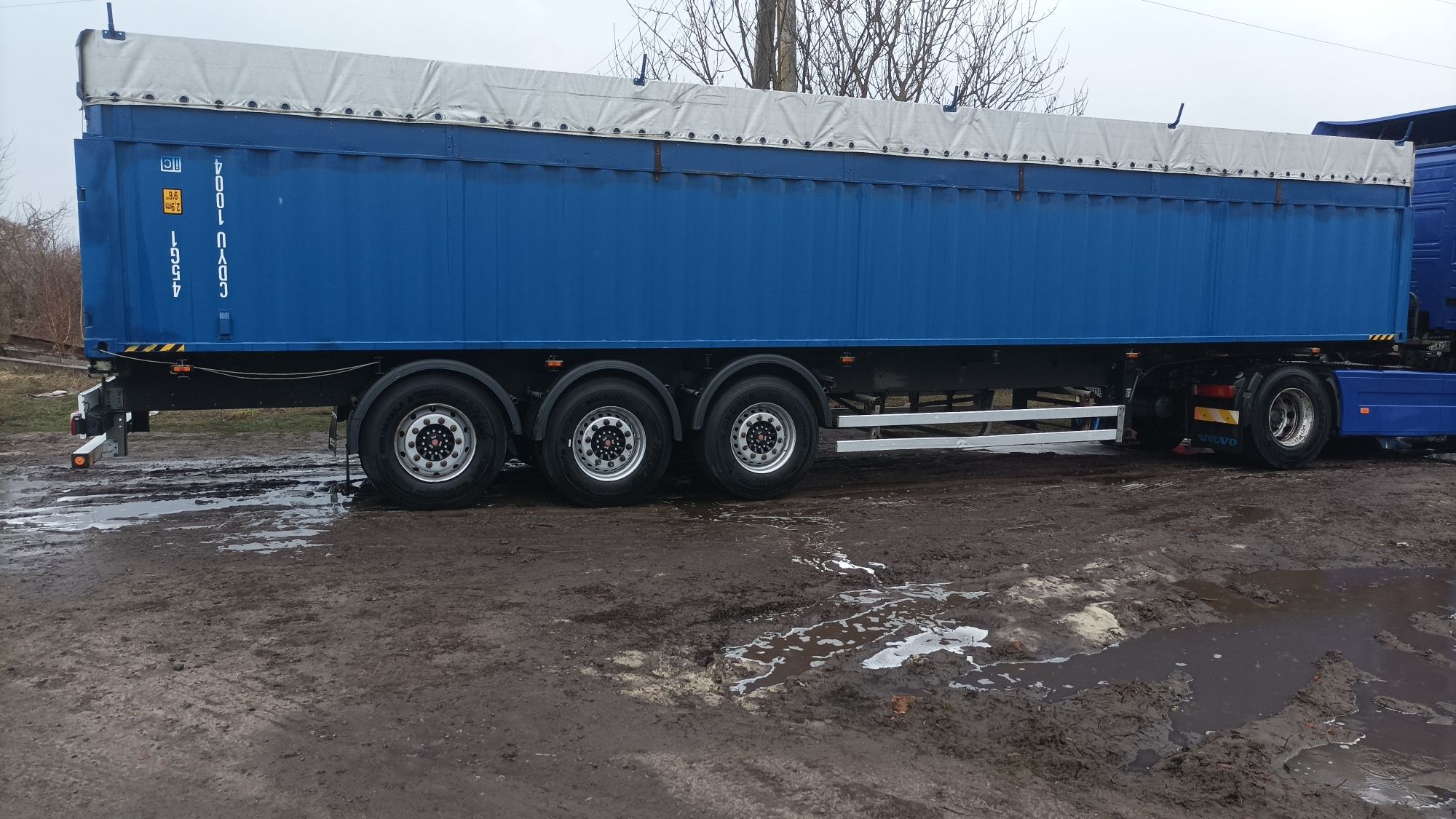 Контейнеровоз напівпричіп