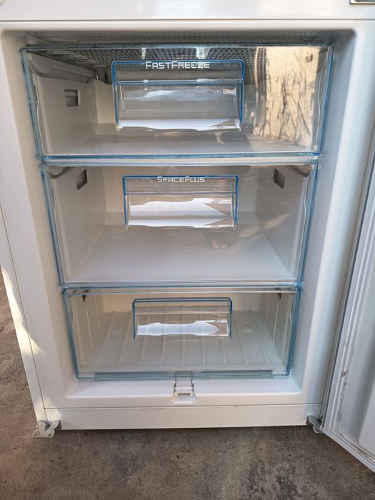 Продам холодильник з морозильною камерою  Electrolux в м.Хуст