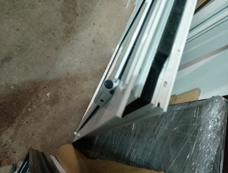 Janela Alumínio Oxilobatente