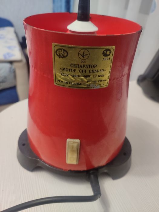 Сепаратор Мотор Січ СЦМ-80 повністю металевий майже новий .