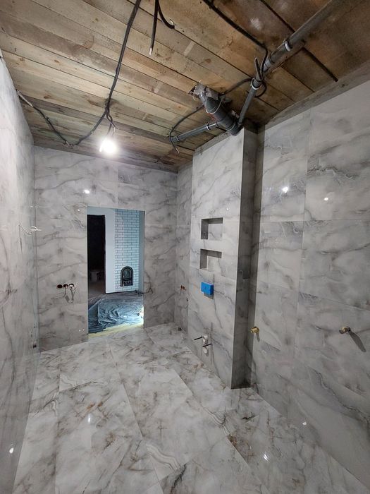 Виконуємо плиточні роботи...