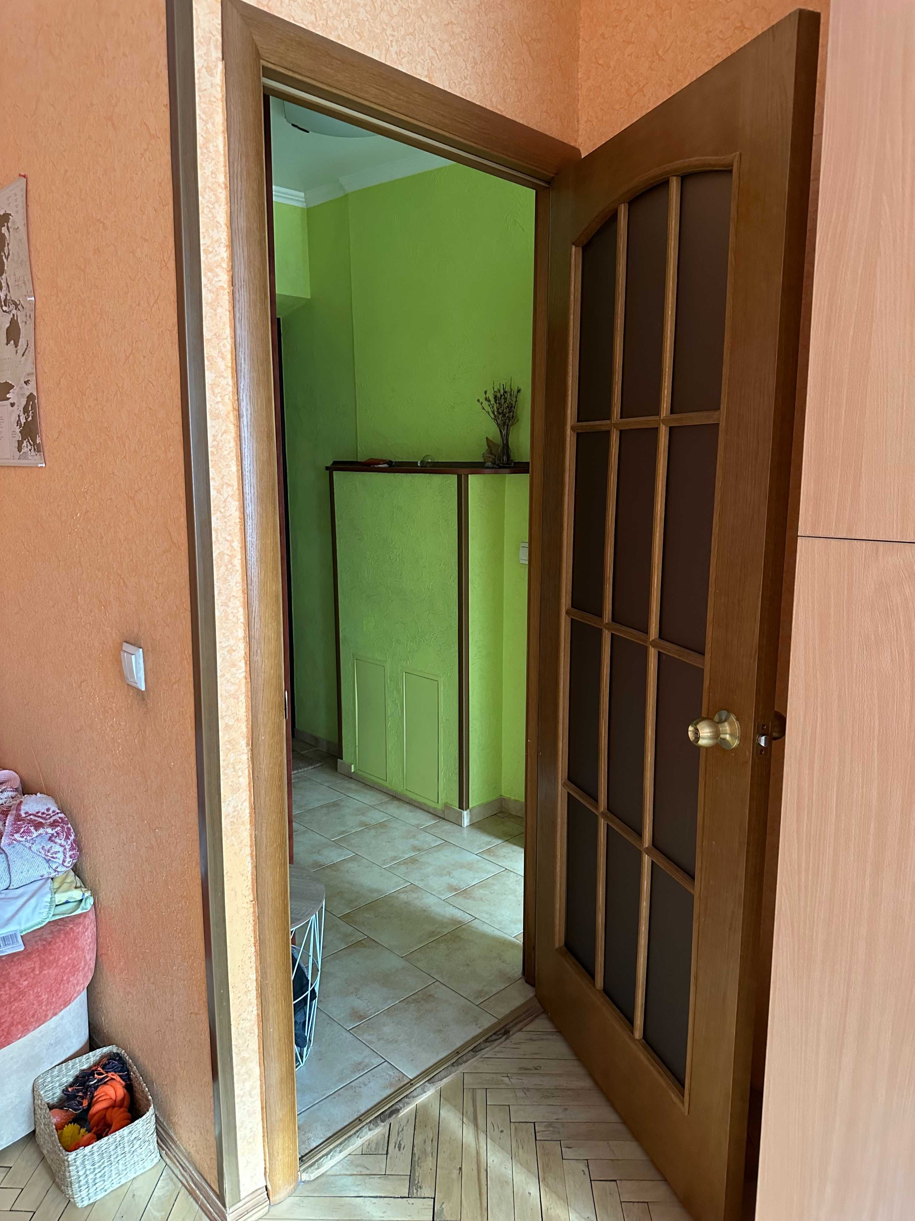 Міжкімнатні двері (коричневий колір)