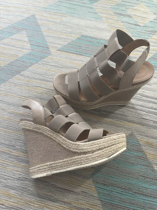 Стильні італійські  шкіряні босоніжки