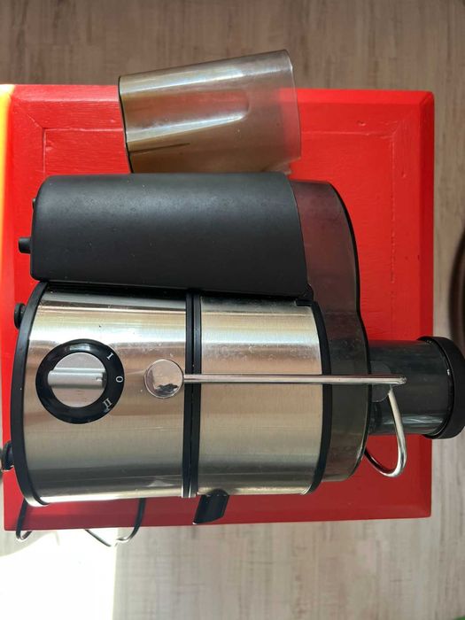 Соковыжималка центробежная Мощность: 600 Вт SCARLETT SC-016