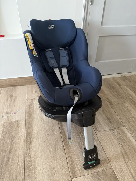 A cadeira-auto Britaz Romer Dualfix M i-Size. Azul.