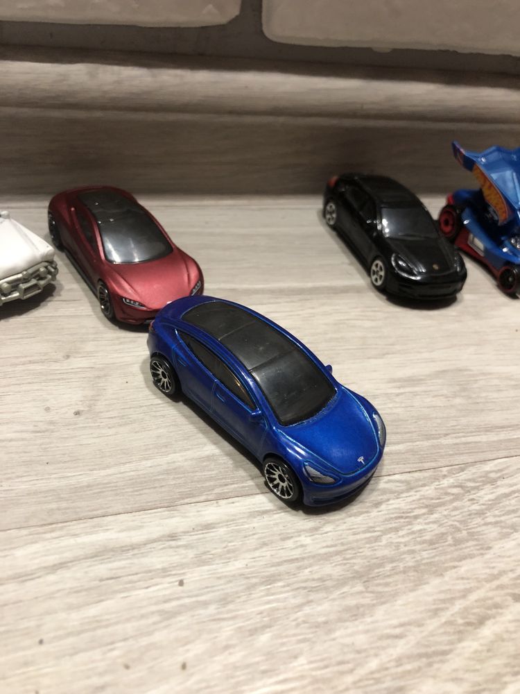 Продам машинки hot-wheels