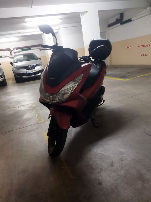 PCX semi nova 8 mil quilómetros 1 dono