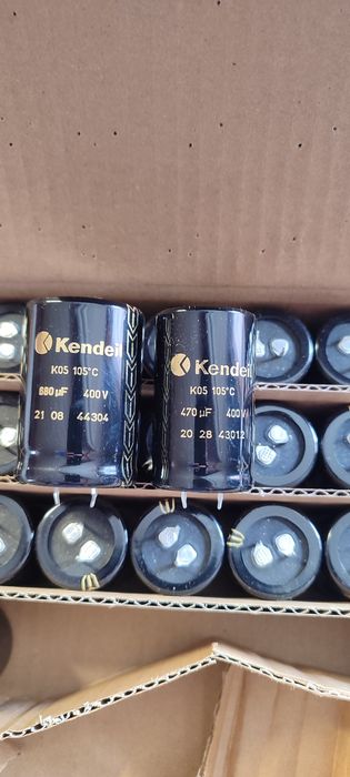 Конденсатор електролітичний Kendeil 680uF та  470uF 400v