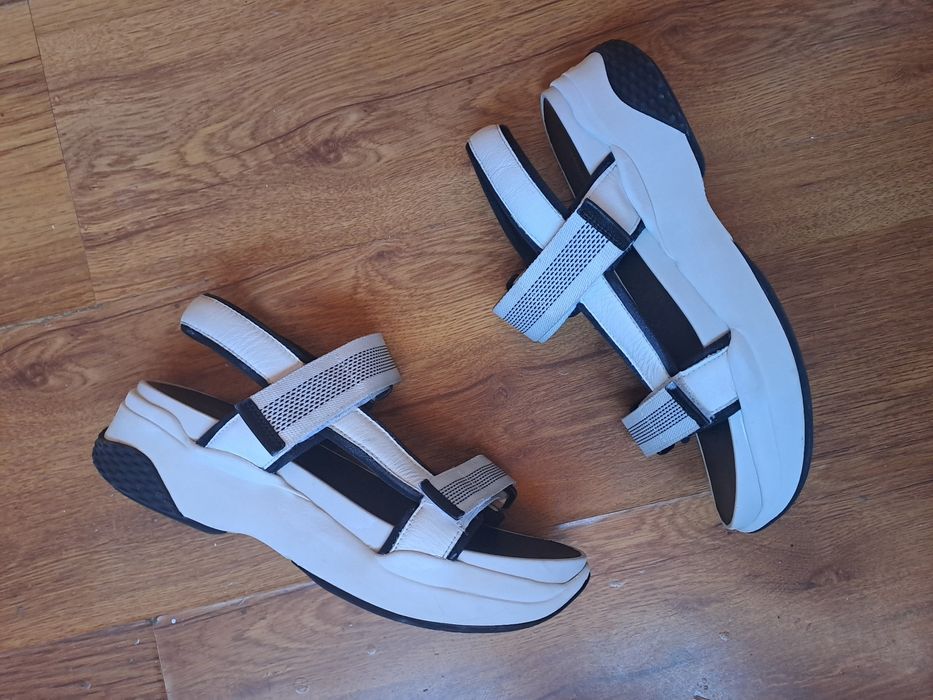 АКЦІЯ. Рр 39 VAGABOND фірмові шкіряні босоніжки сандалі на платформі