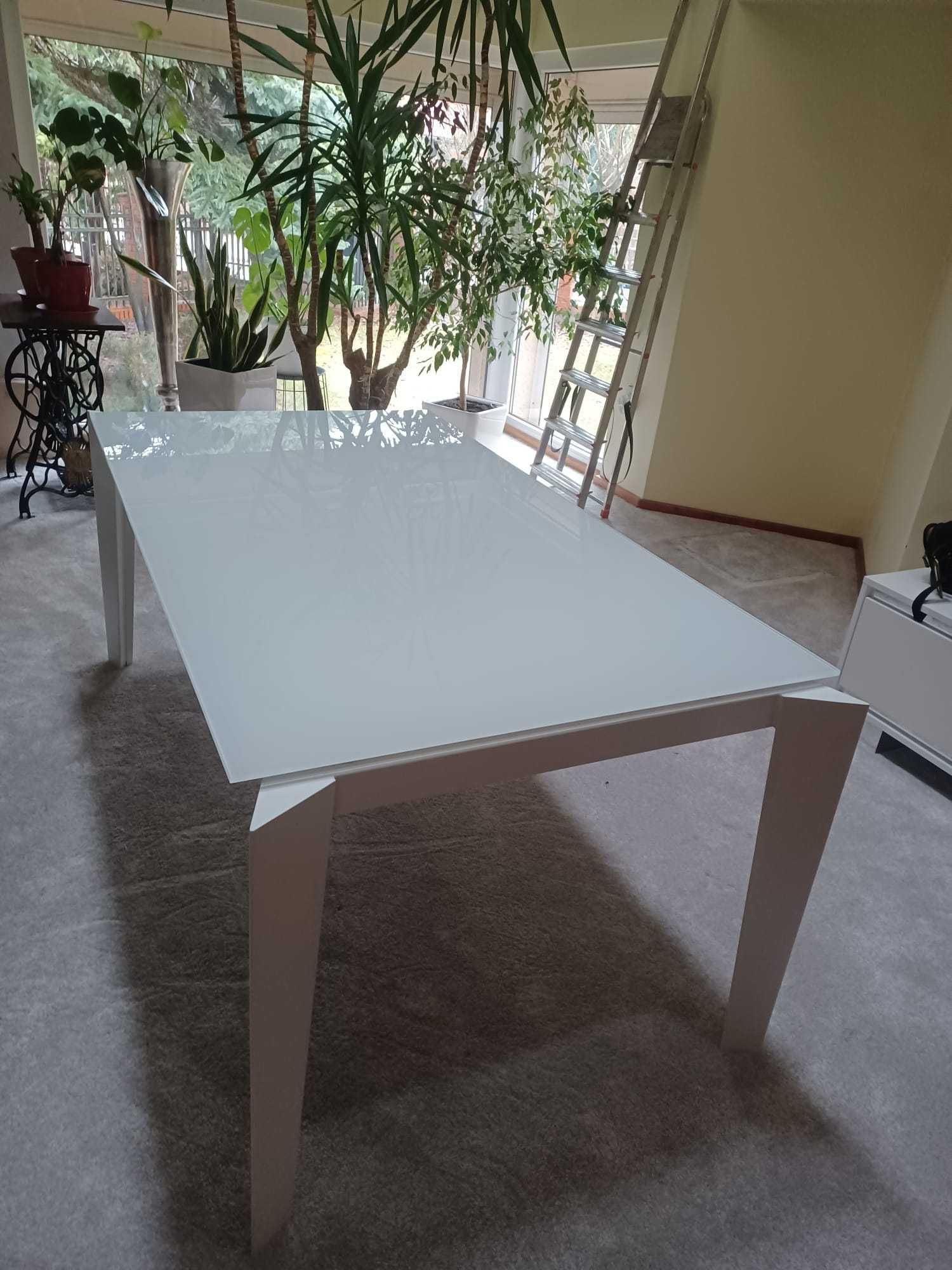 Stół do jadalni rozkładany 90 x 160 cm + stolik kawowy 115 x 115 cm
